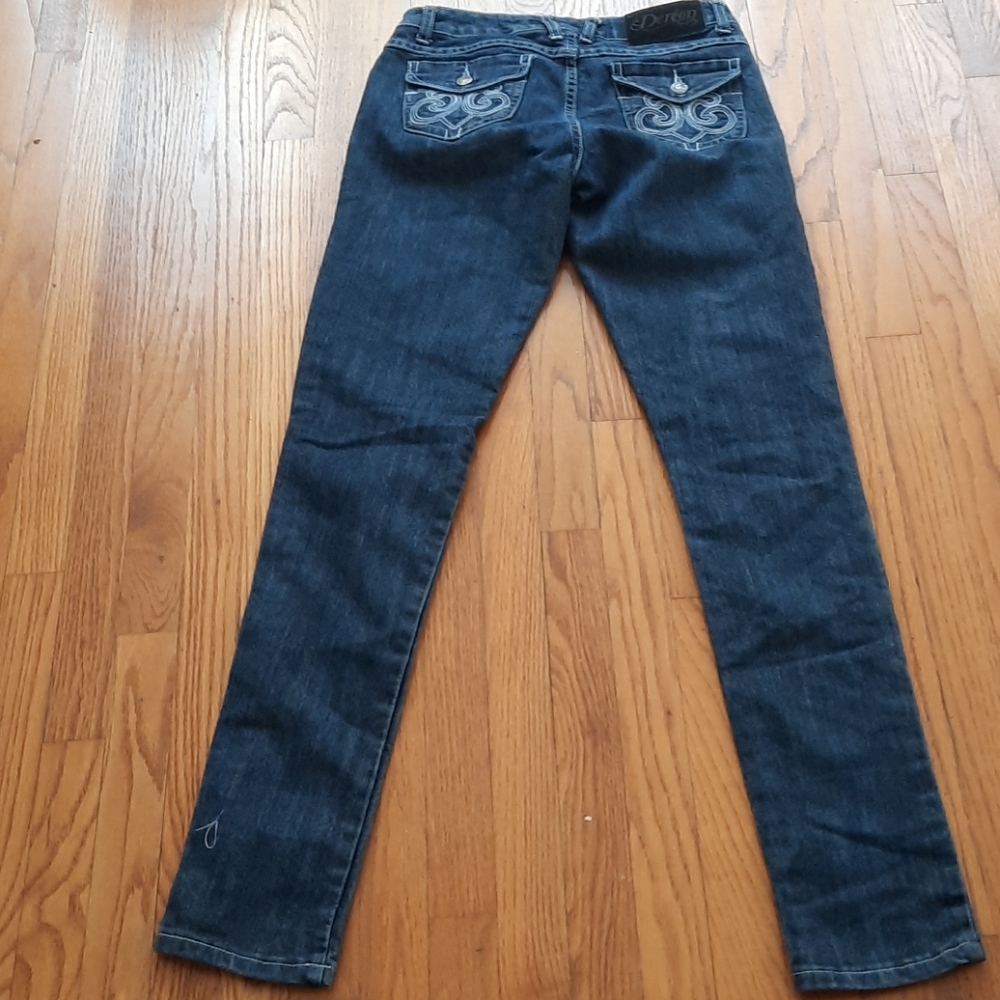 Perfect condition low rise Dereon Jeans skinny!